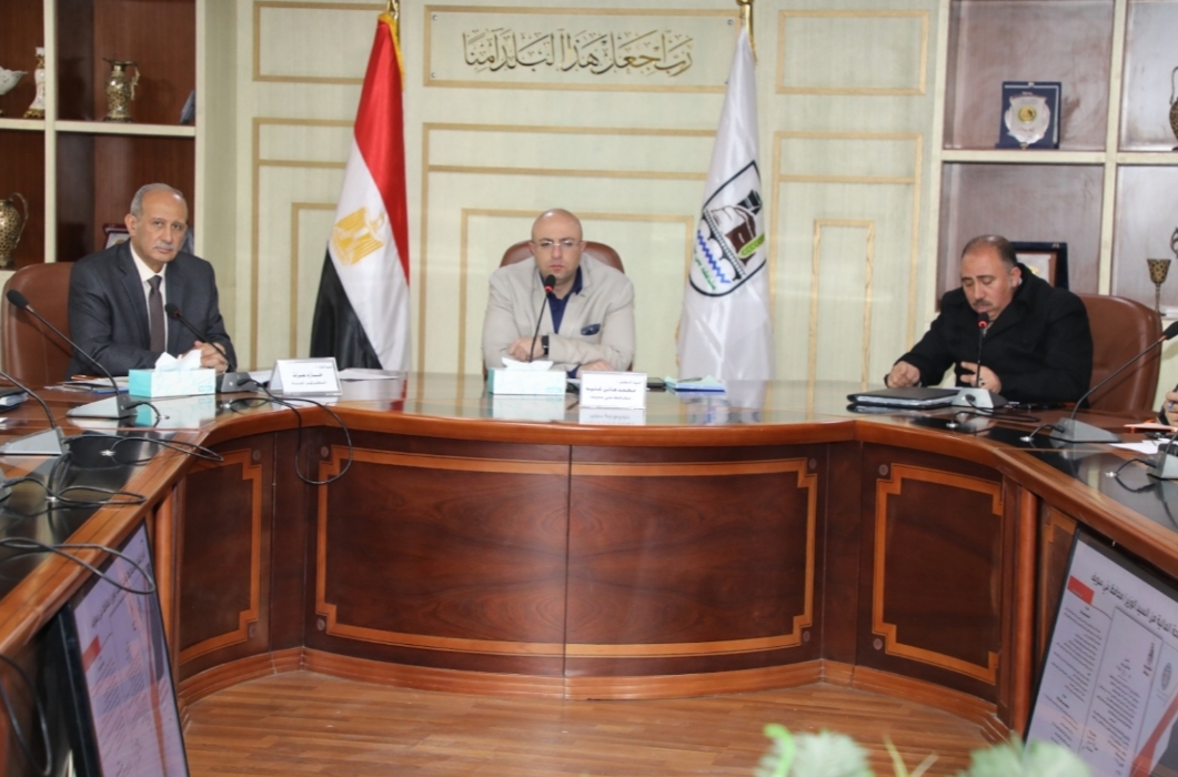 المحافظ يجتمع بمركز معلومات شبكات المرافق